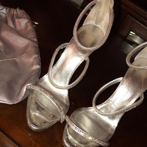 I’m selling these Giuseppe zanotti